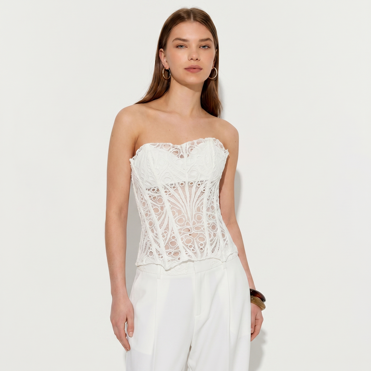 The White Lace Corset That Makes Every Outfit Look Expensive ✨