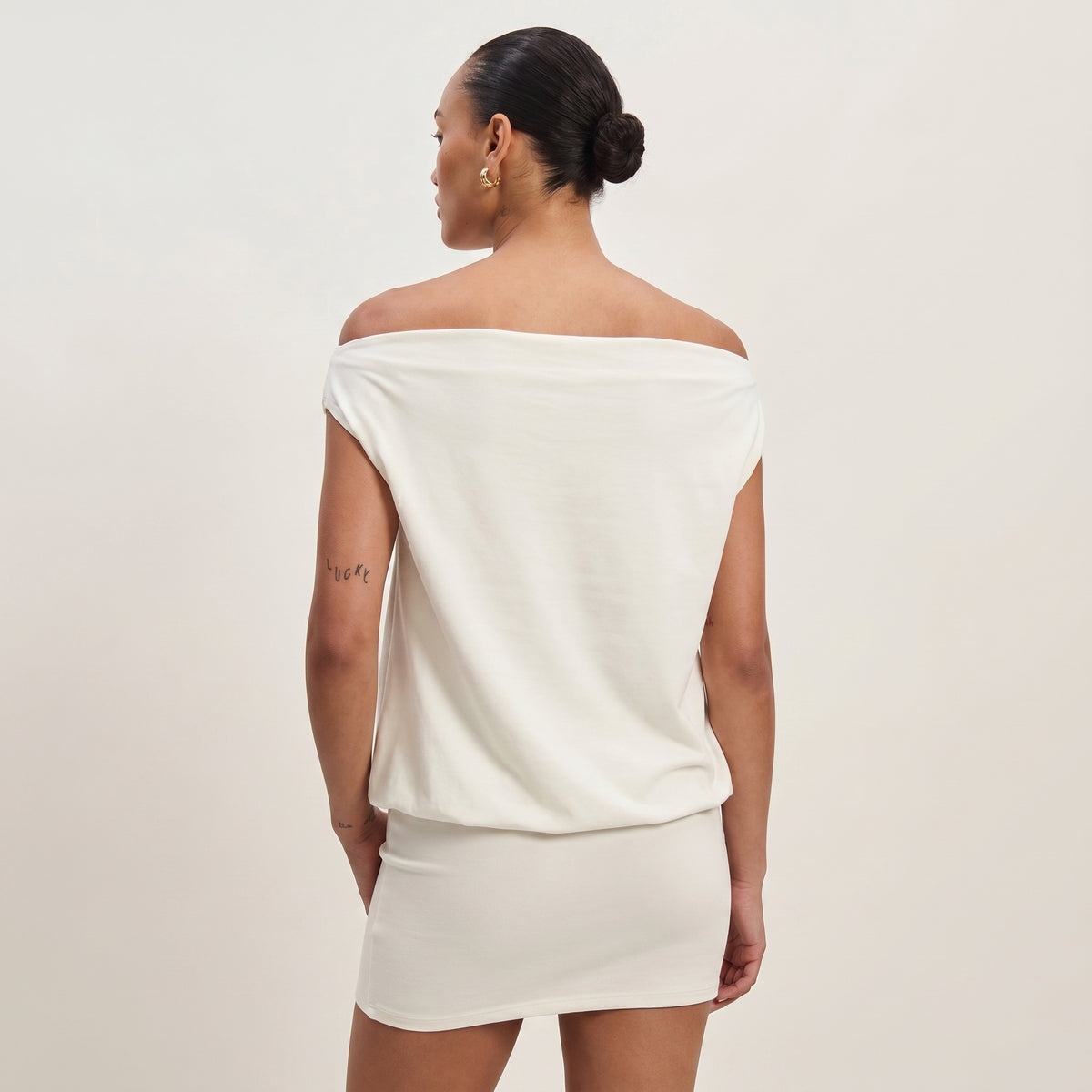 Elegant Off-Shoulder Minimalist Top – Chic Everyday Style